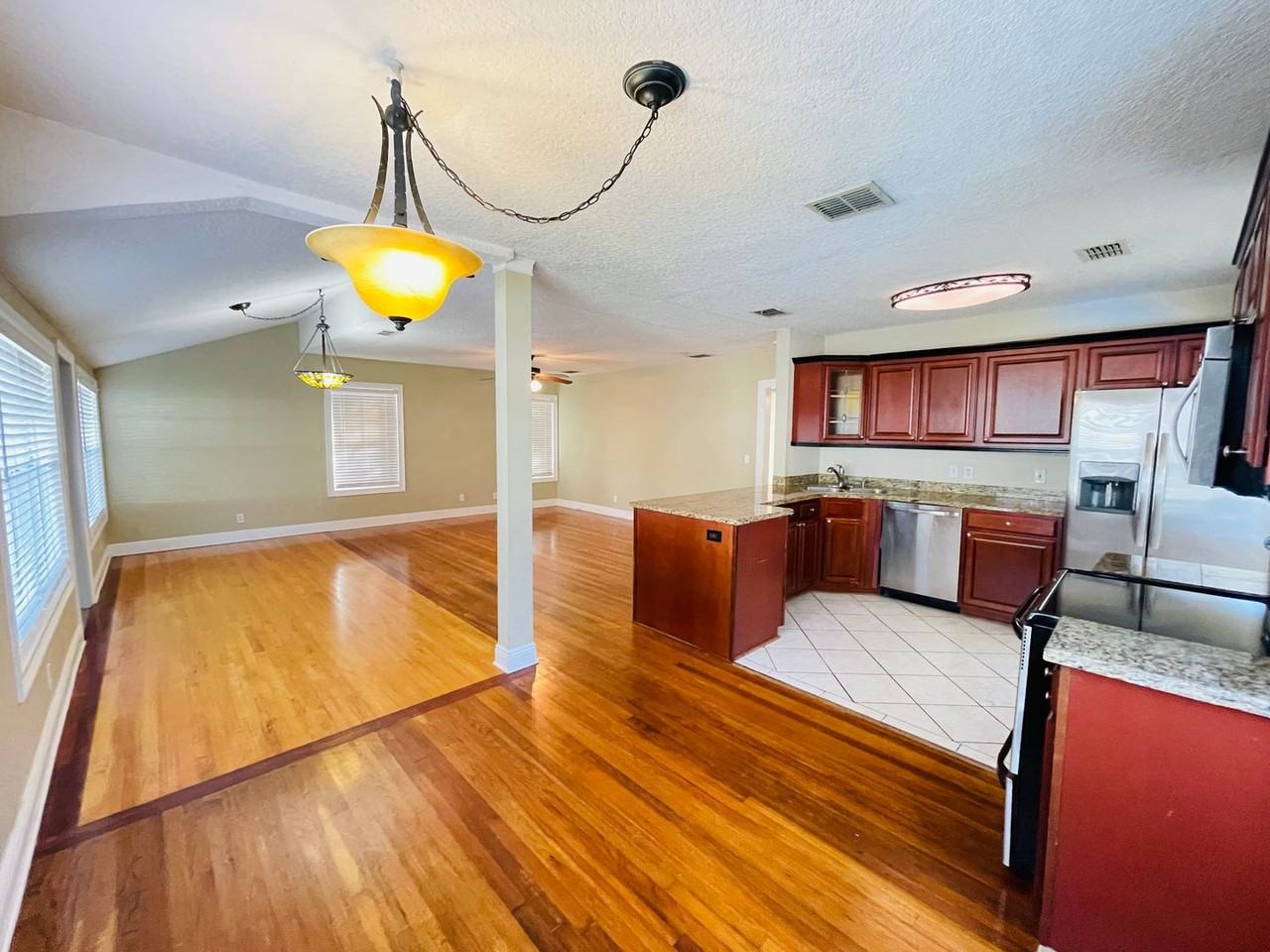 1332 W Princeton St - Photo 6 of 36