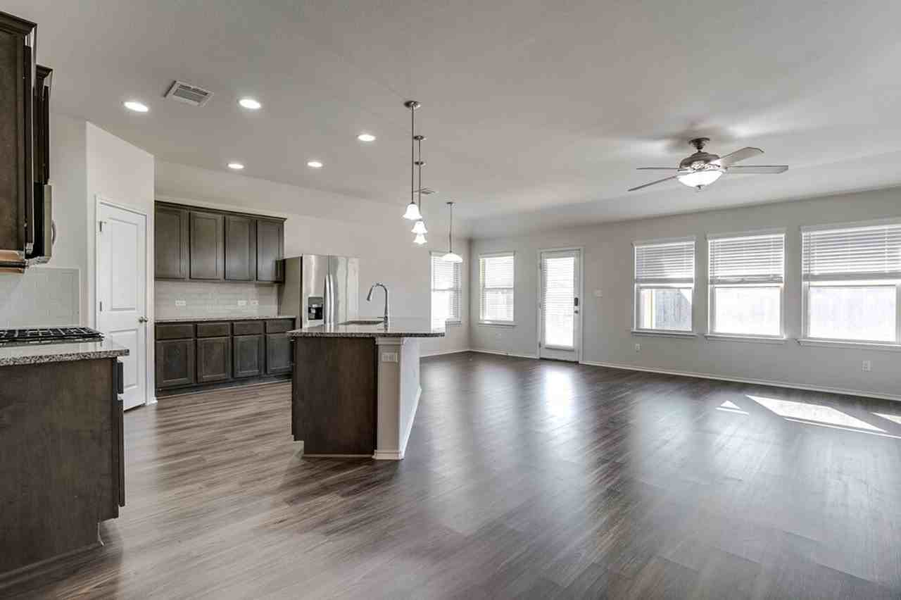 3401 Pauling Loop - Photo 6 of 20