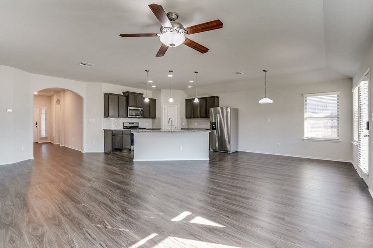 3401 Pauling Loop - Photo 5 of 20