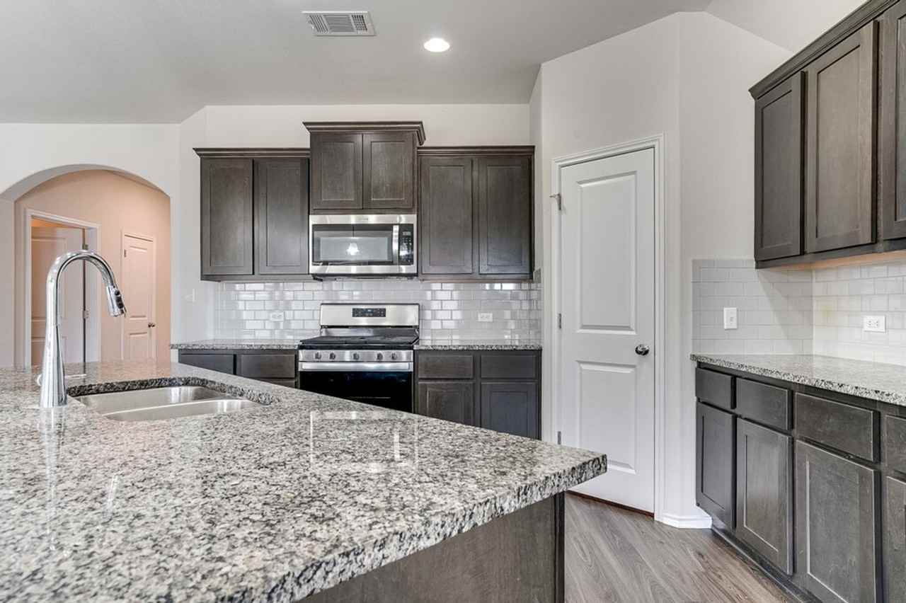 3401 Pauling Loop - Photo 4 of 20