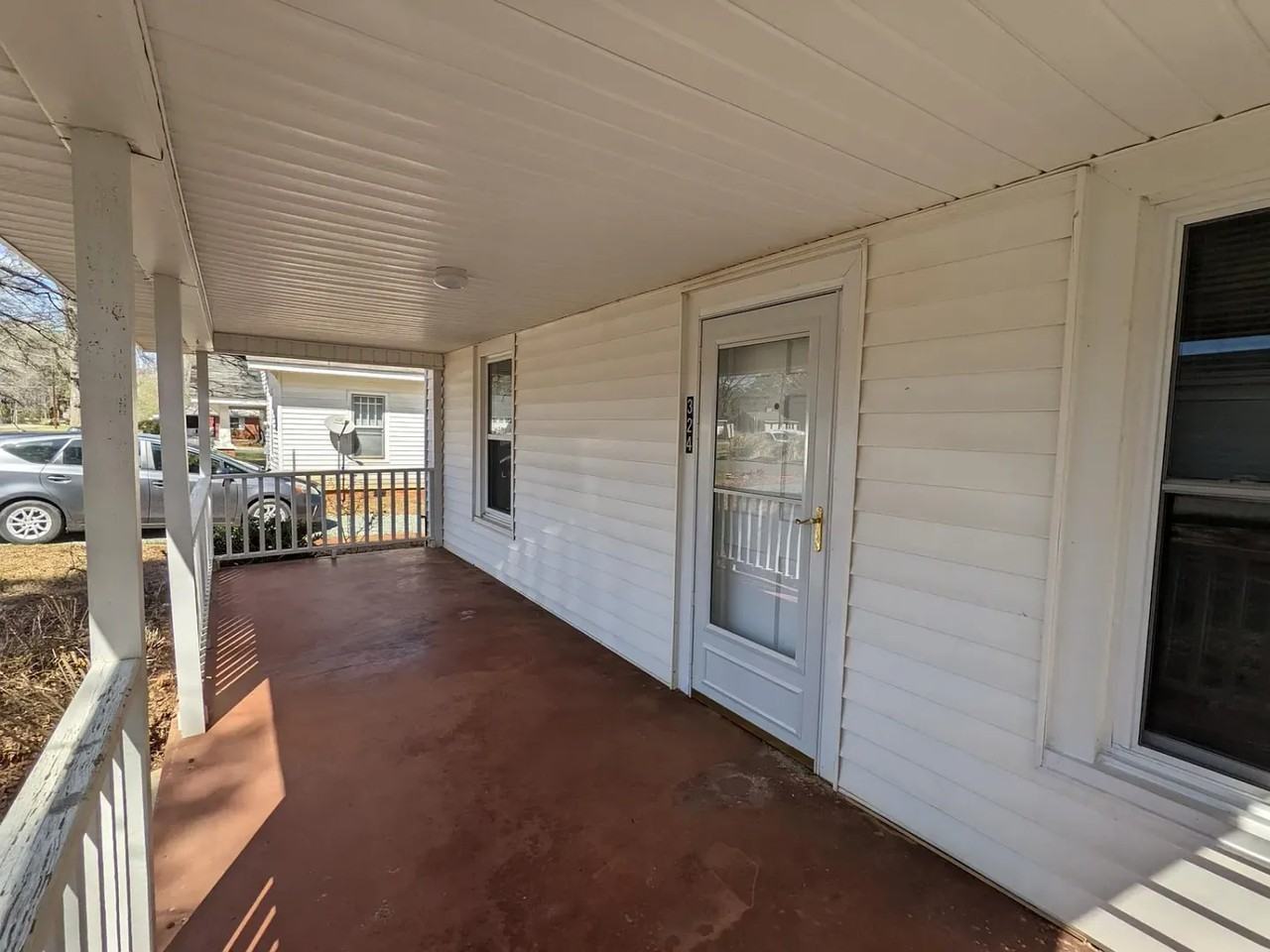 324 Toomer Loop Rd - Photo 4 of 17