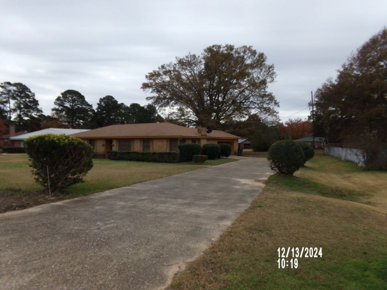 136 Carver Ave - Photo 2 of 16