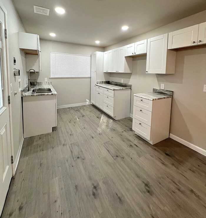 209 W Jessup St - Photo 3 of 11