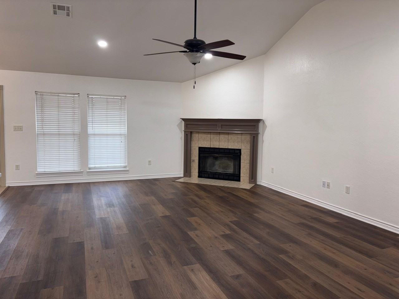 128 Nw Valleybrook Dr #NA - Photo 3 of 20