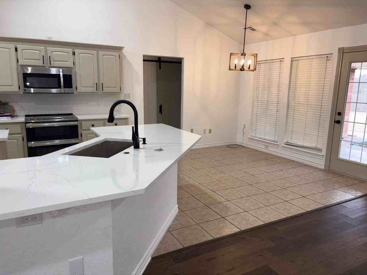 128 Nw Valleybrook Dr #NA - Photo 4 of 20