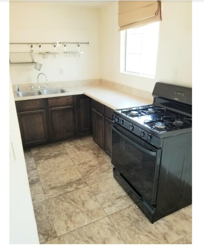 3128 Jackson St #A - Photo 3 of 5