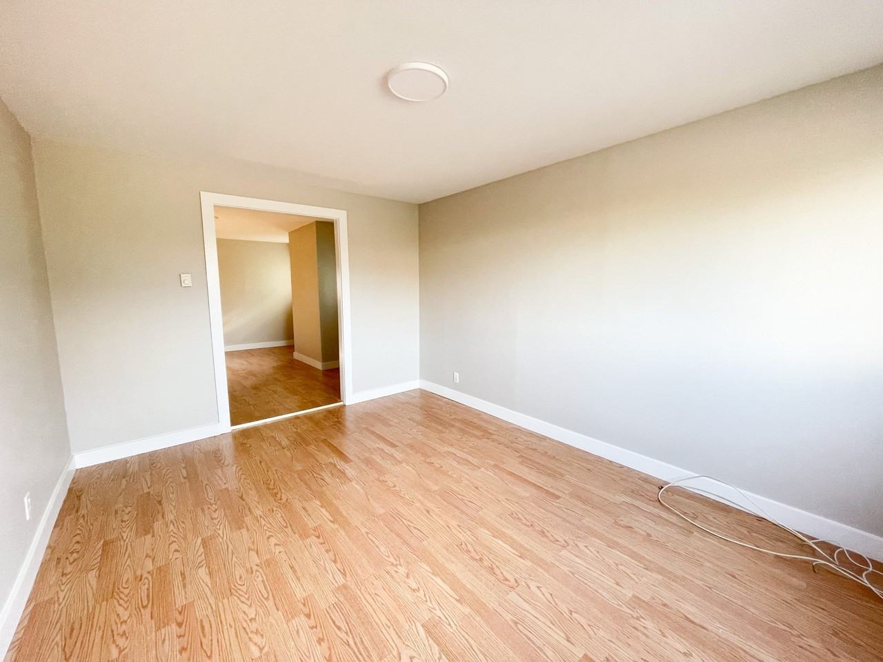 132 St. James St W #1 - Photo 3 of 11