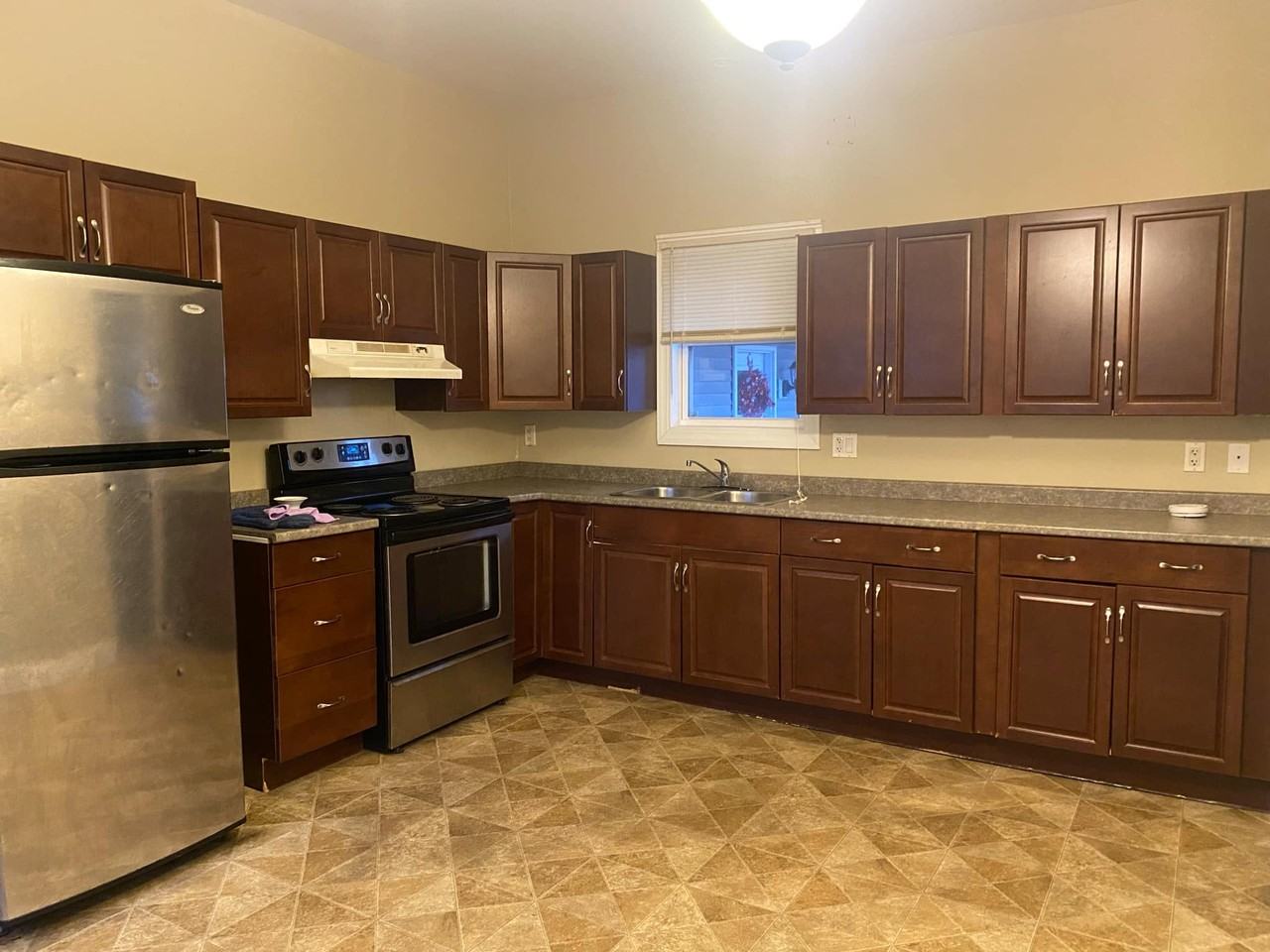 93 Adelaide St #2 - Photo 3 of 27