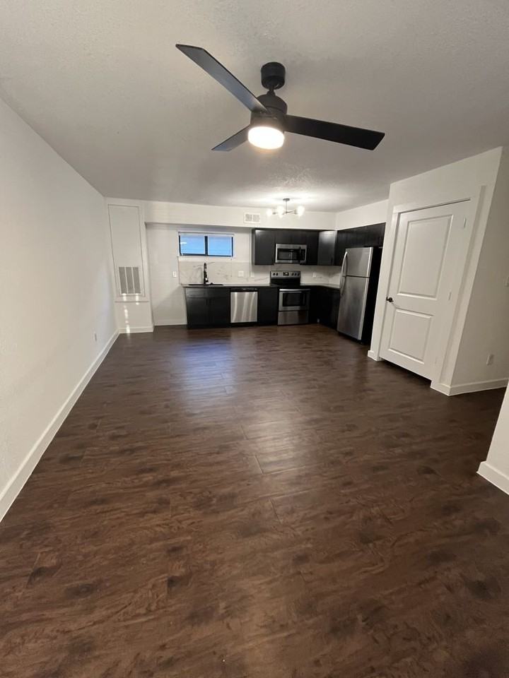 Dream Montrose - Photo 2 of 21