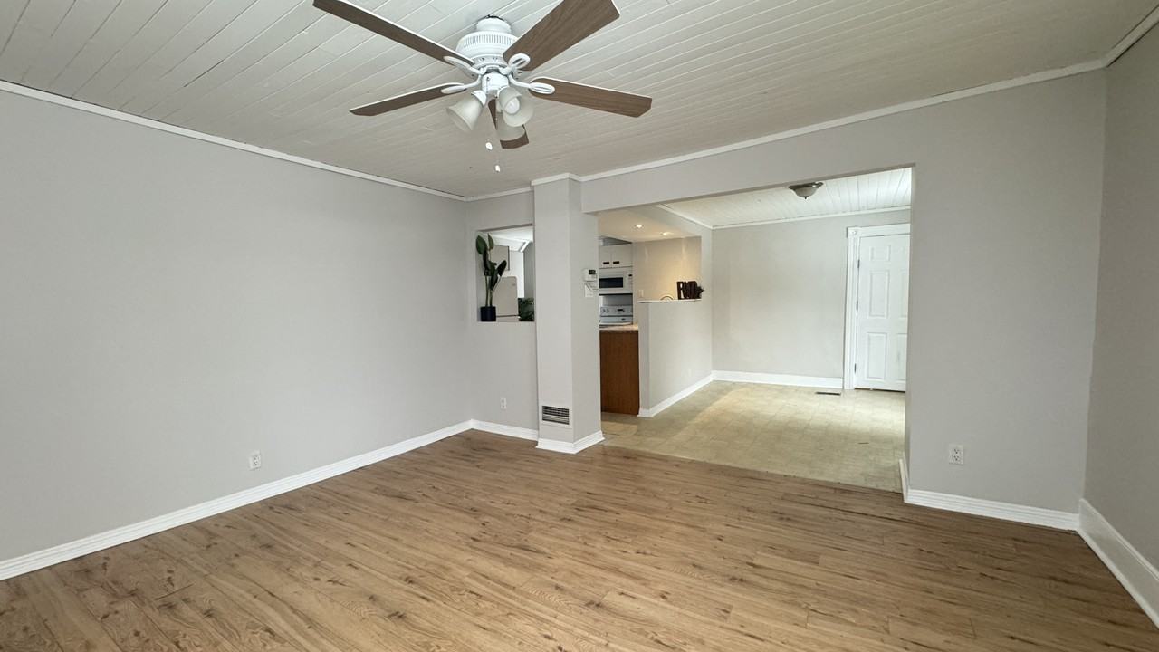 424 St Lawrence St #424 - Photo 3 of 16