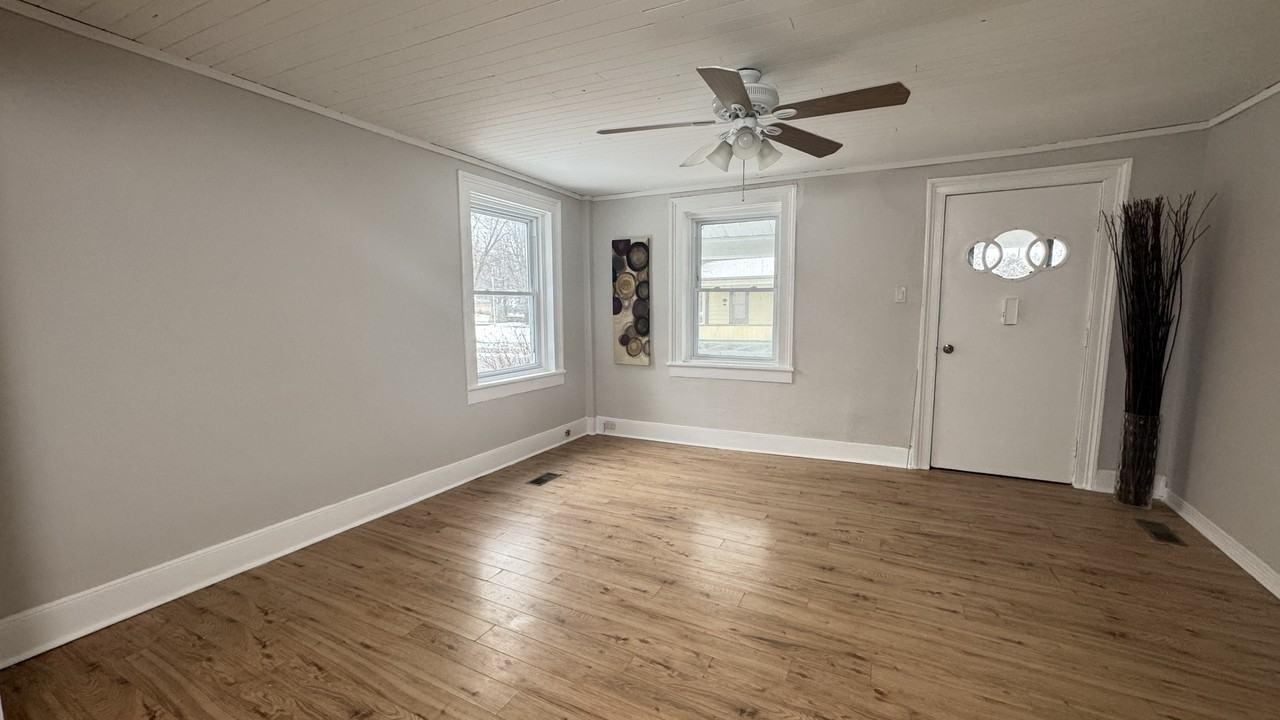424 St Lawrence St #424 - Photo 4 of 16