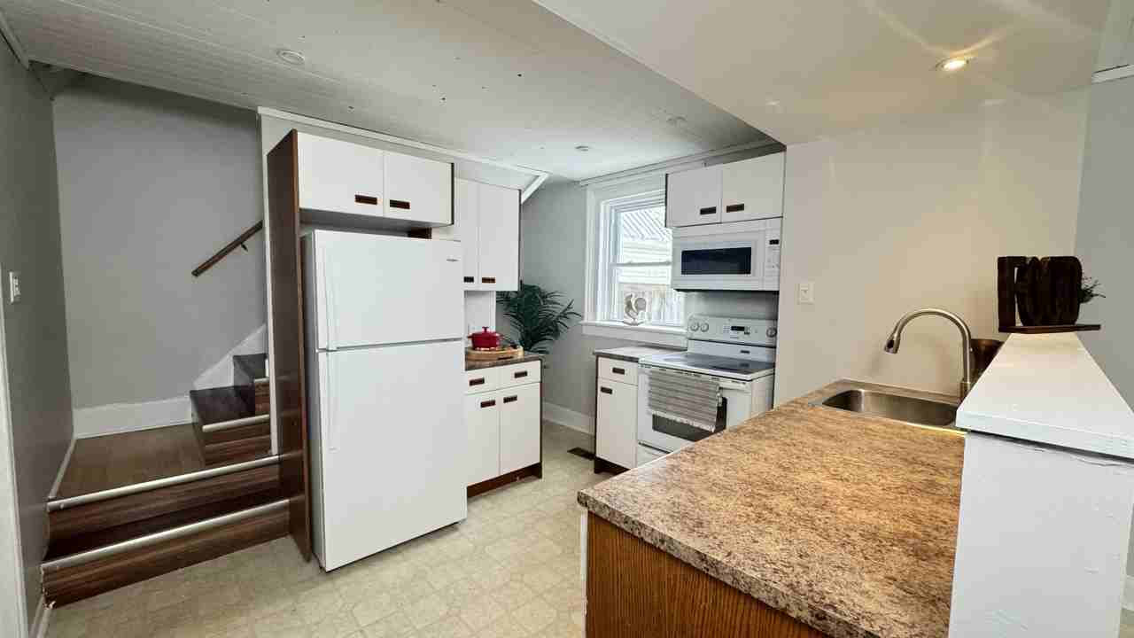 424 St Lawrence St #424 - Photo 5 of 16