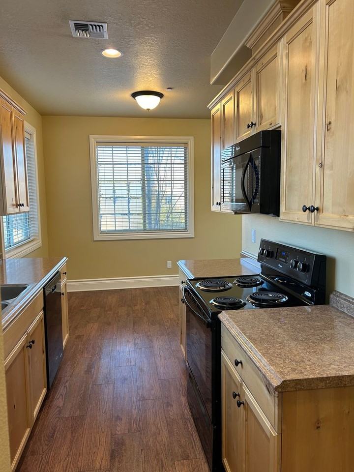 2320 Nw Grant Ave #101 - Photo 7 of 20