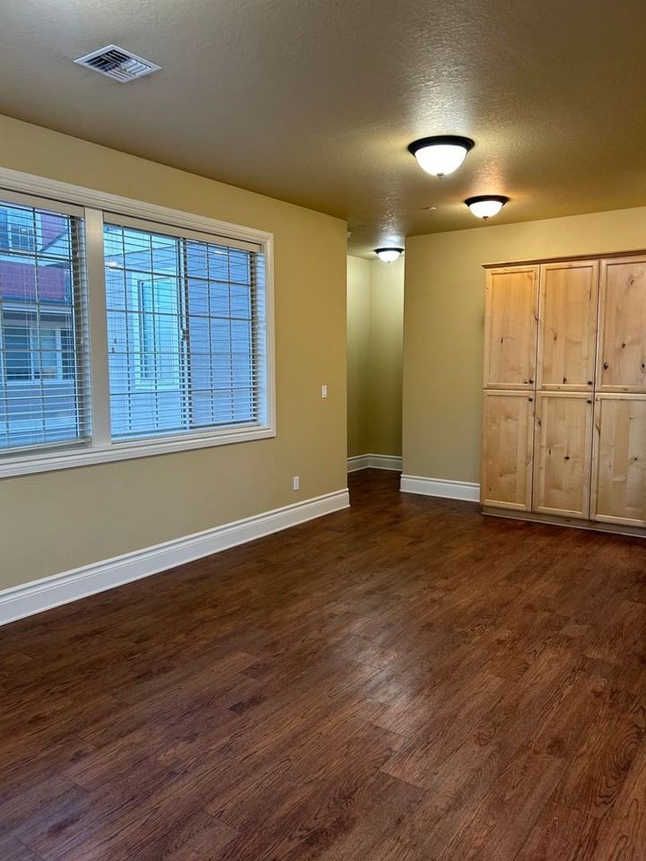 2320 Nw Grant Ave #101 - Photo 5 of 20