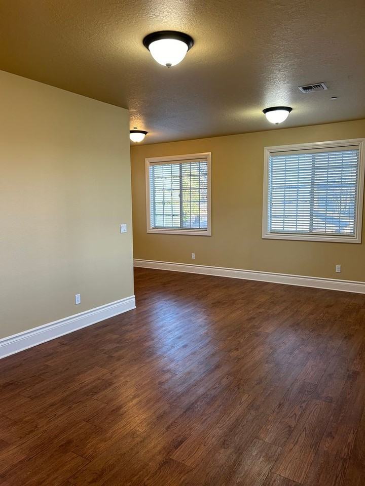 2320 Nw Grant Ave #101 - Photo 4 of 20