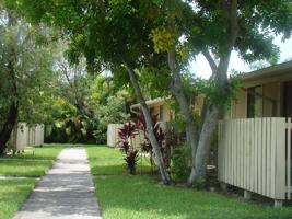 featured image of 10000 S Nob Hill Cir