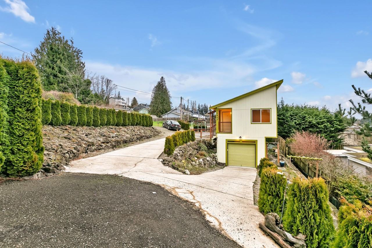 7803 E Maple St - Photo 3 of 27