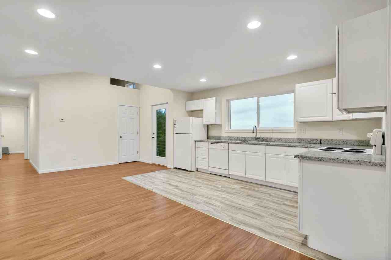 7803 E Maple St - Photo 5 of 27