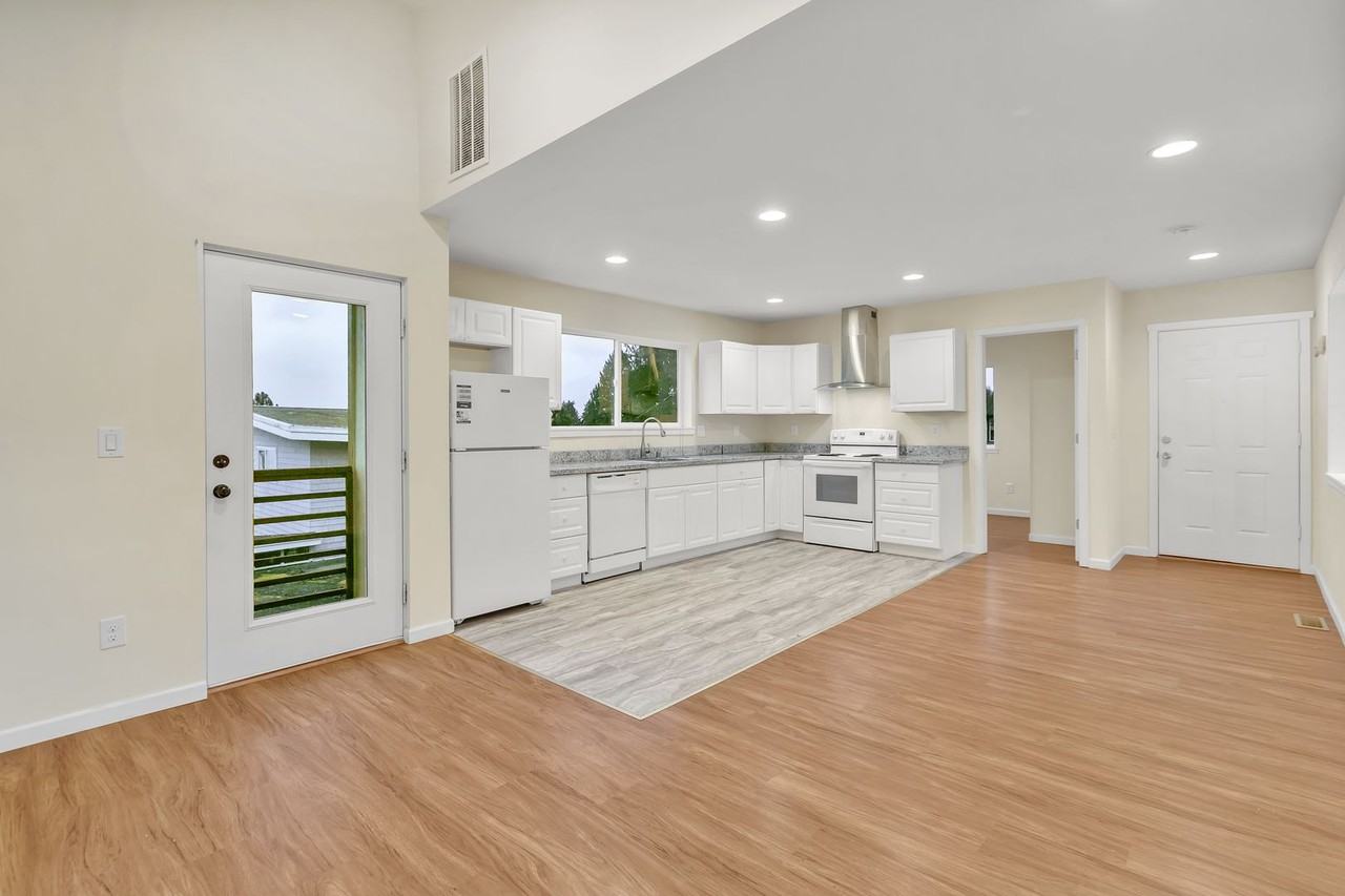 7803 E Maple St - Photo 6 of 27