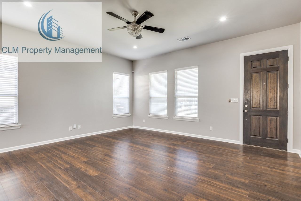 619 Buckalew Street - Photo 5 of 27