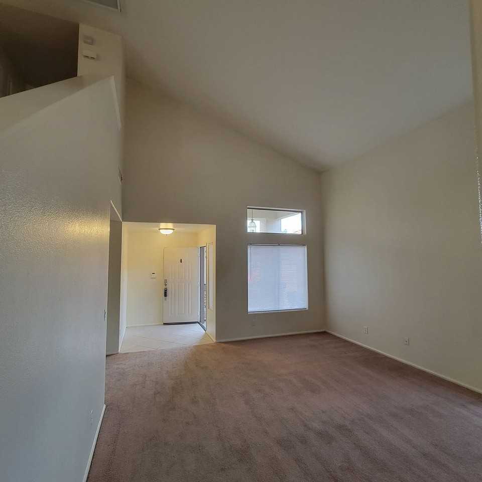 10962 W Sheridan St - Photo 4 of 26