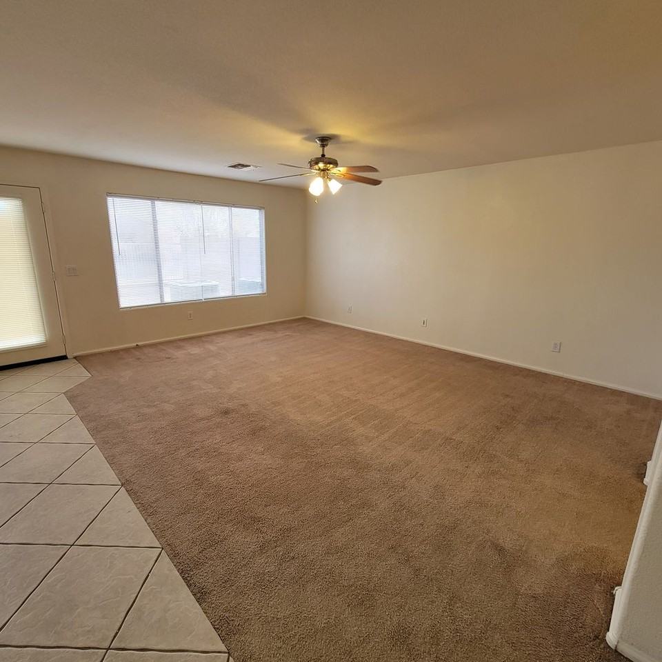 10962 W Sheridan St - Photo 5 of 26