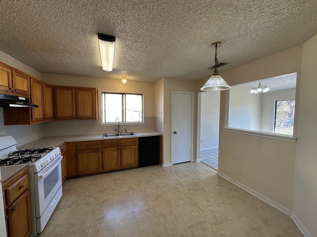 3308 Edgewood Dr - Photo 2 of 18