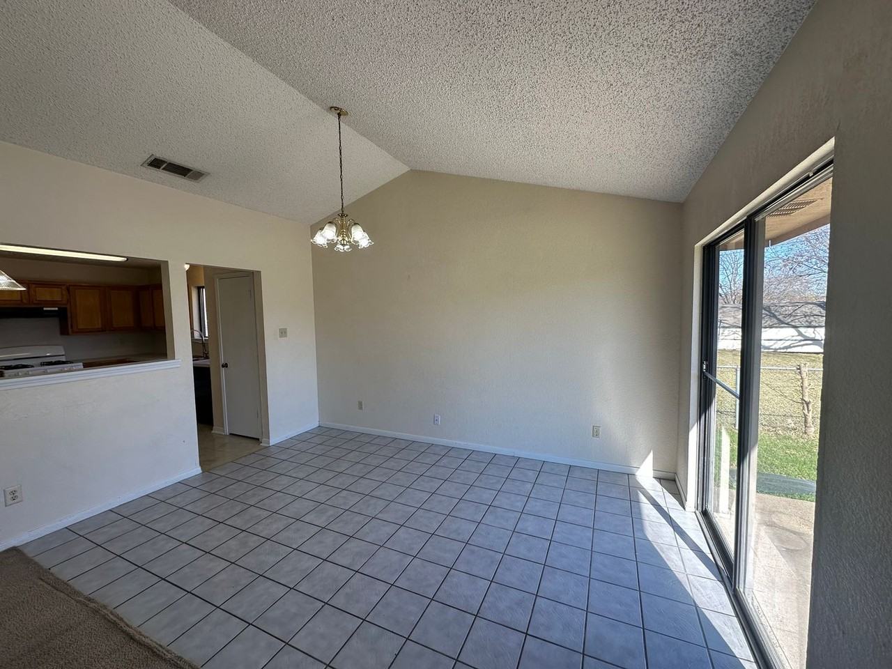 3308 Edgewood Dr - Photo 4 of 18