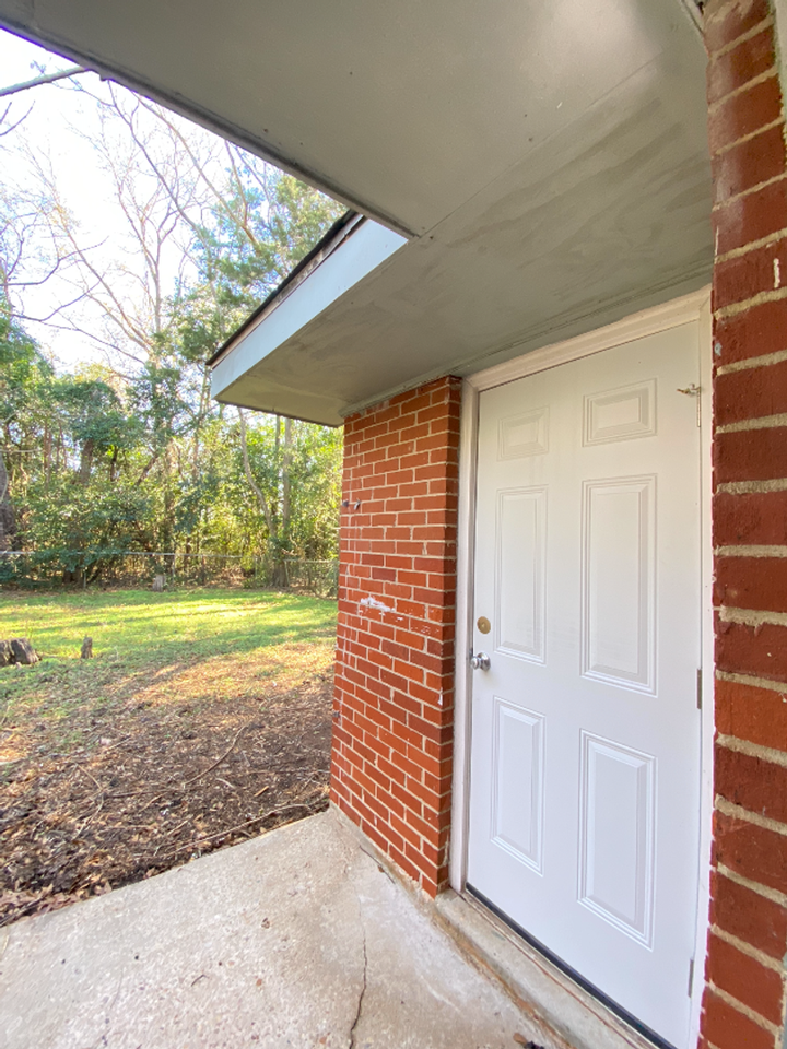 824 Gentry Dr - Photo 5 of 9