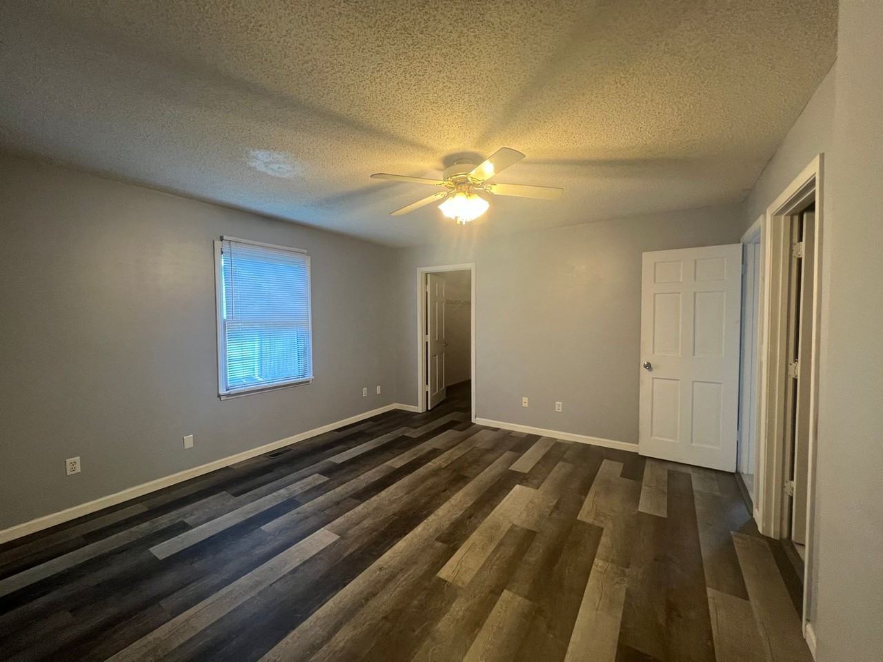 5211 Deerwood Lk - Photo 4 of 8