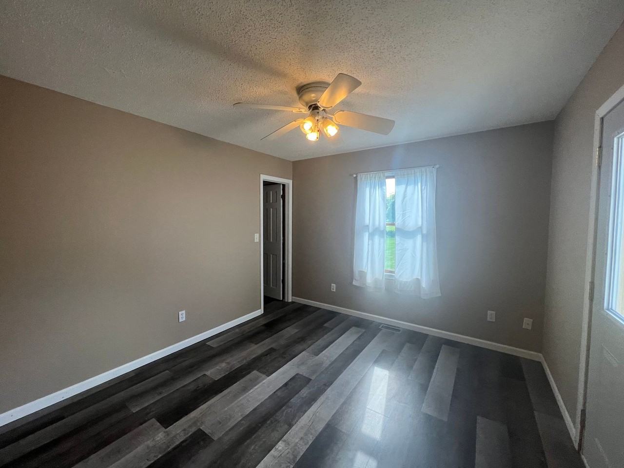 5211 Deerwood Lk - Photo 7 of 8