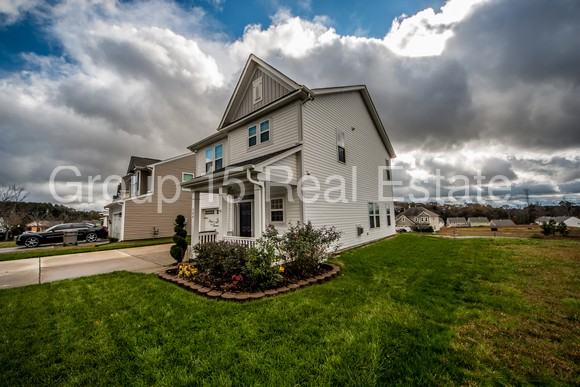 725 Inwood Hill Dr - Photo 2 of 15