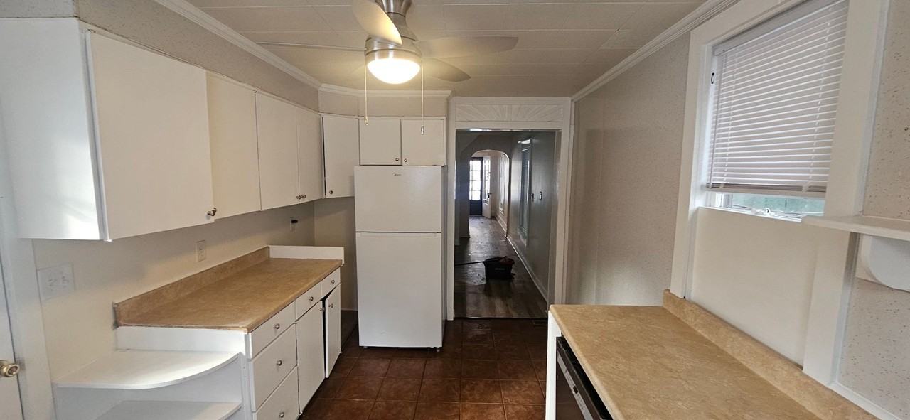 475 Goethe St - Photo 2 of 16