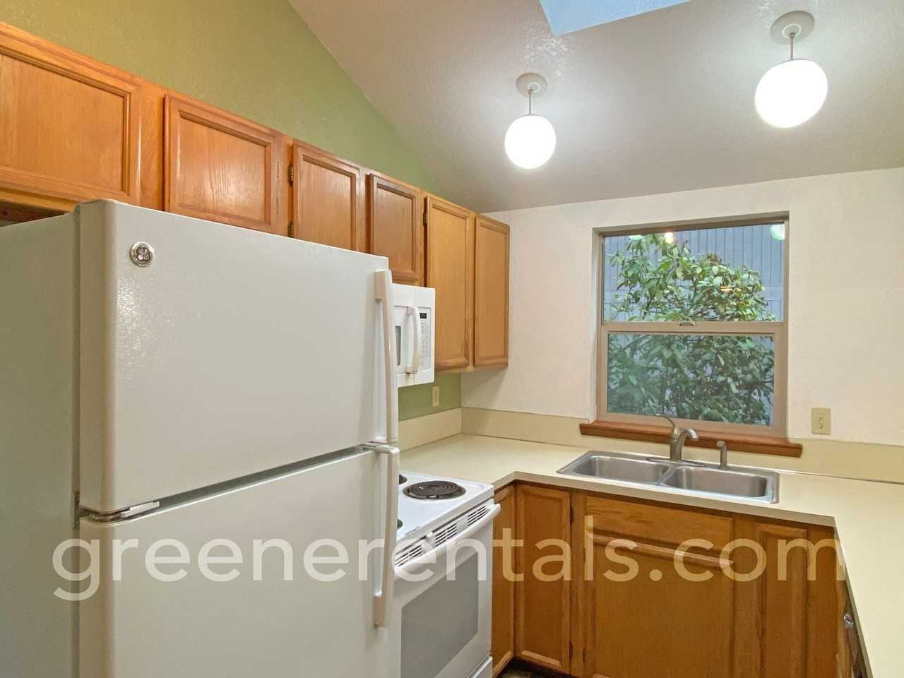 1238 Irving St Sw - Photo 6 of 20