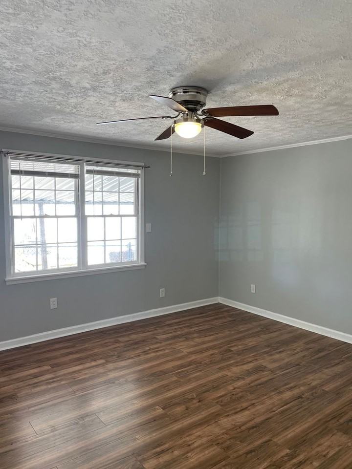 1305 Delesseps Ave - Photo 4 of 12