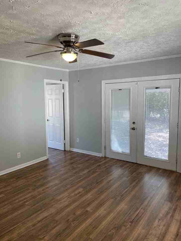 1305 Delesseps Ave - Photo 3 of 12