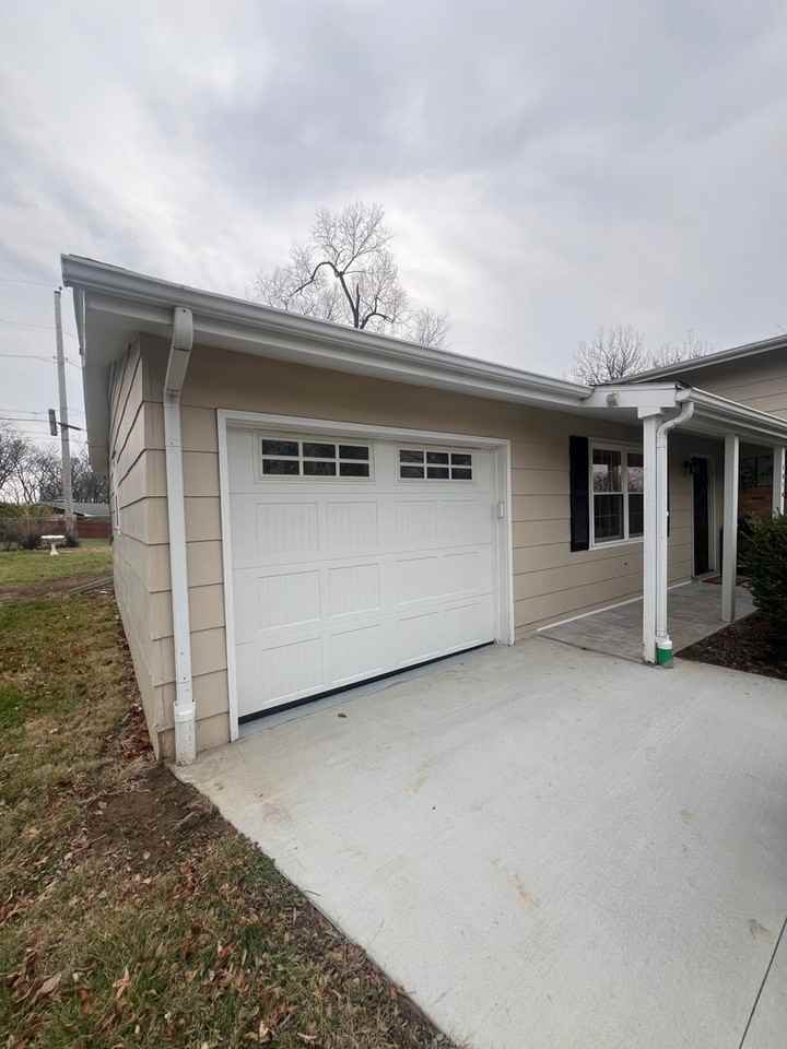 1810 Highridge Dr - Photo 2 of 24