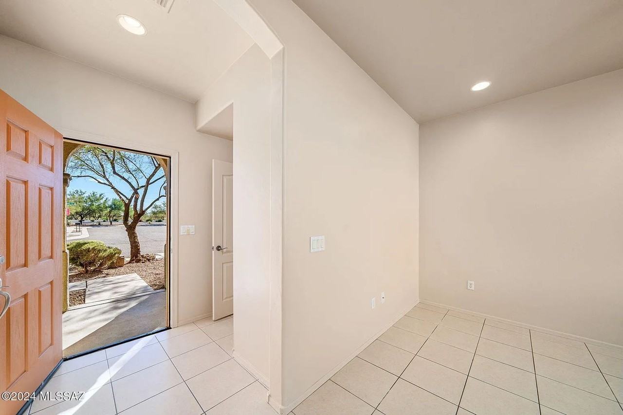 1626 W Homecoming Way - Photo 3 of 49