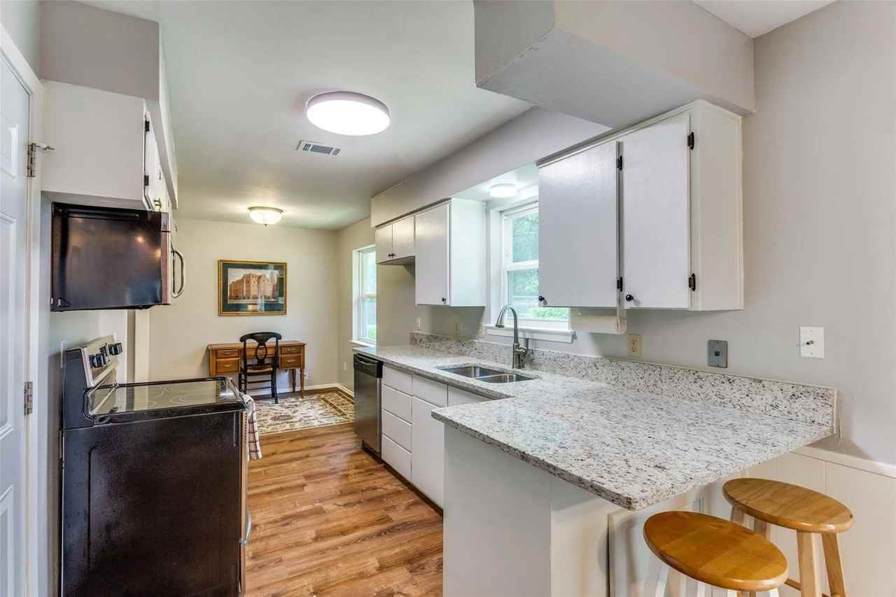 2217 Hackberry Dr - Photo 3 of 26