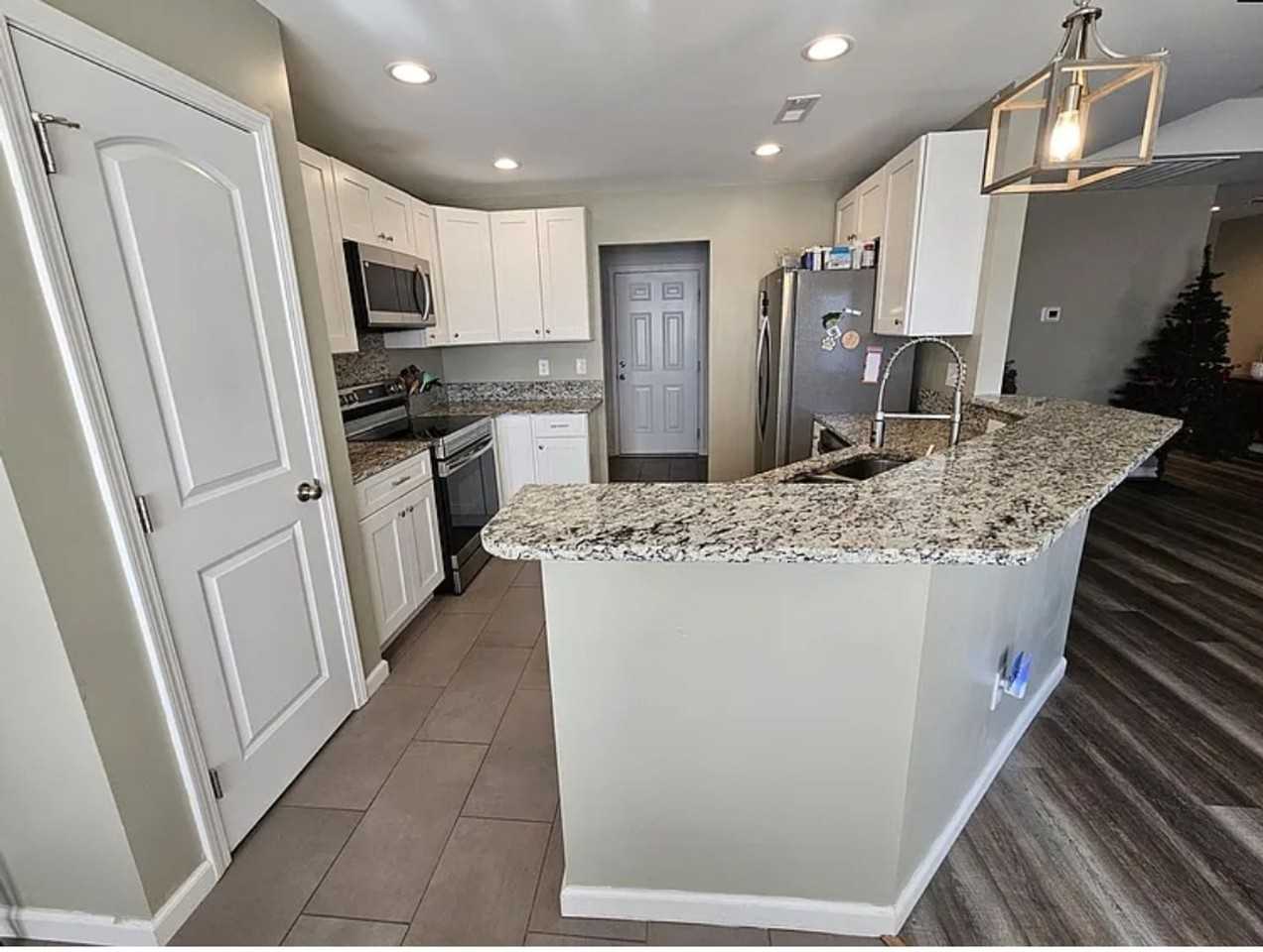 4069 Milan Rd - Photo 3 of 19