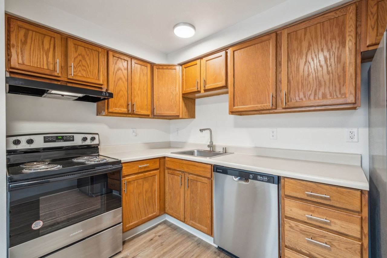 The 1800 Place Apartments - Photo 3 of 41