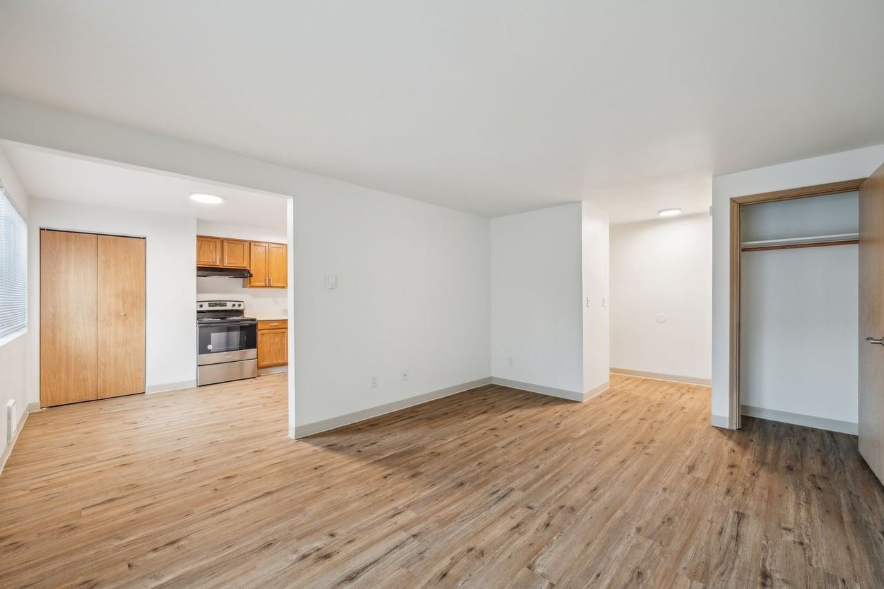 The 1800 Place Apartments - Photo 7 of 41