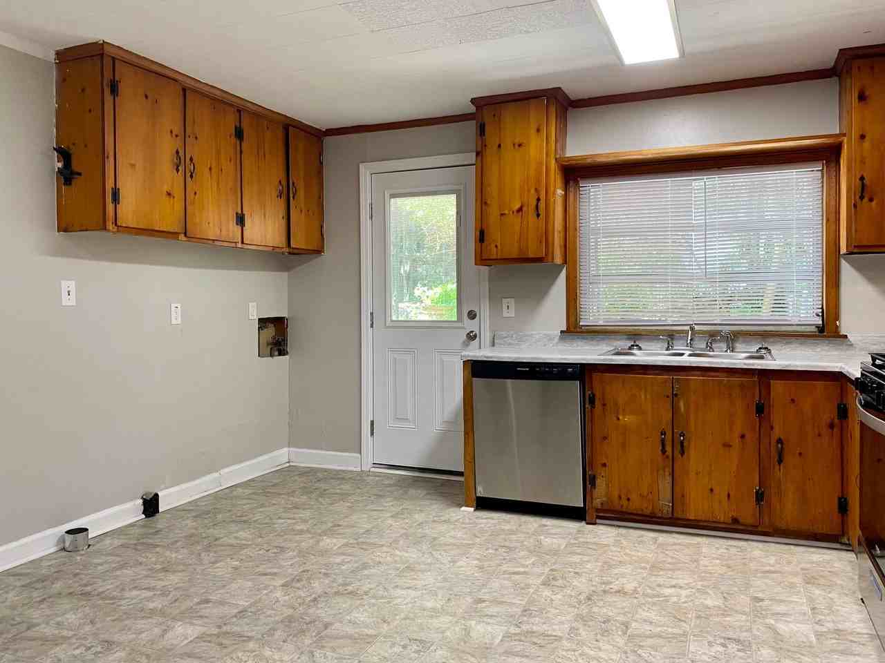 2808 Kilgore Avenue - Photo 3 of 11