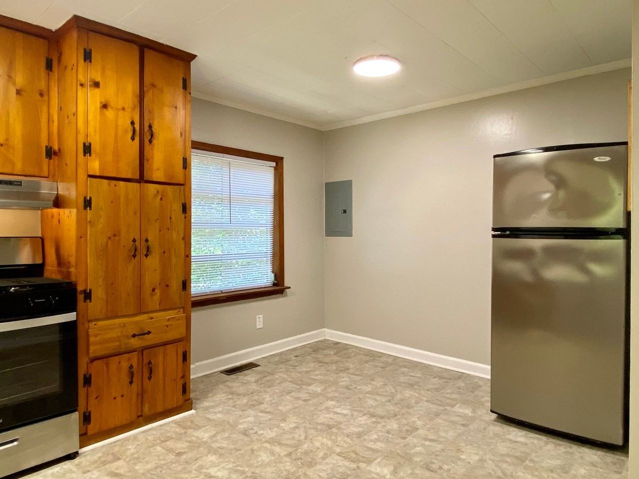 2808 Kilgore Avenue - Photo 4 of 11