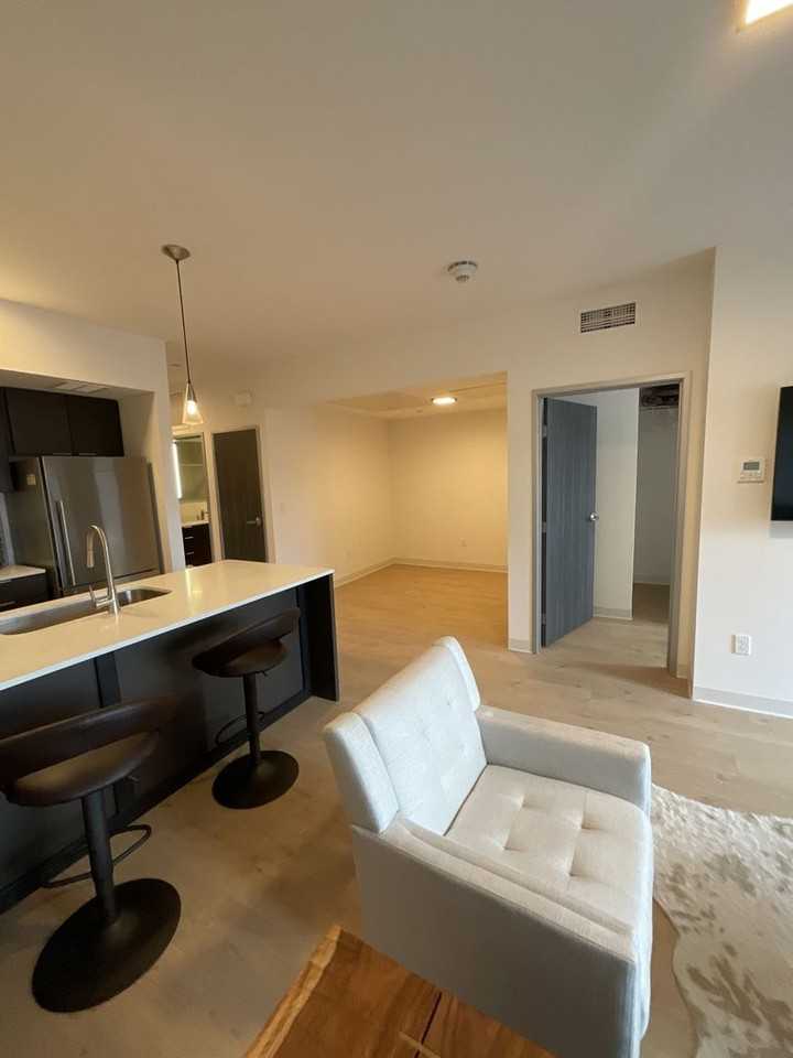 718 W Babcock St #210 - Photo 5 of 15