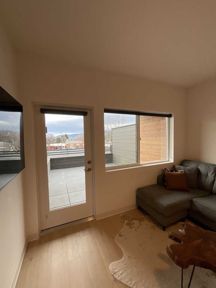 718 W Babcock St #210 - Photo 4 of 15
