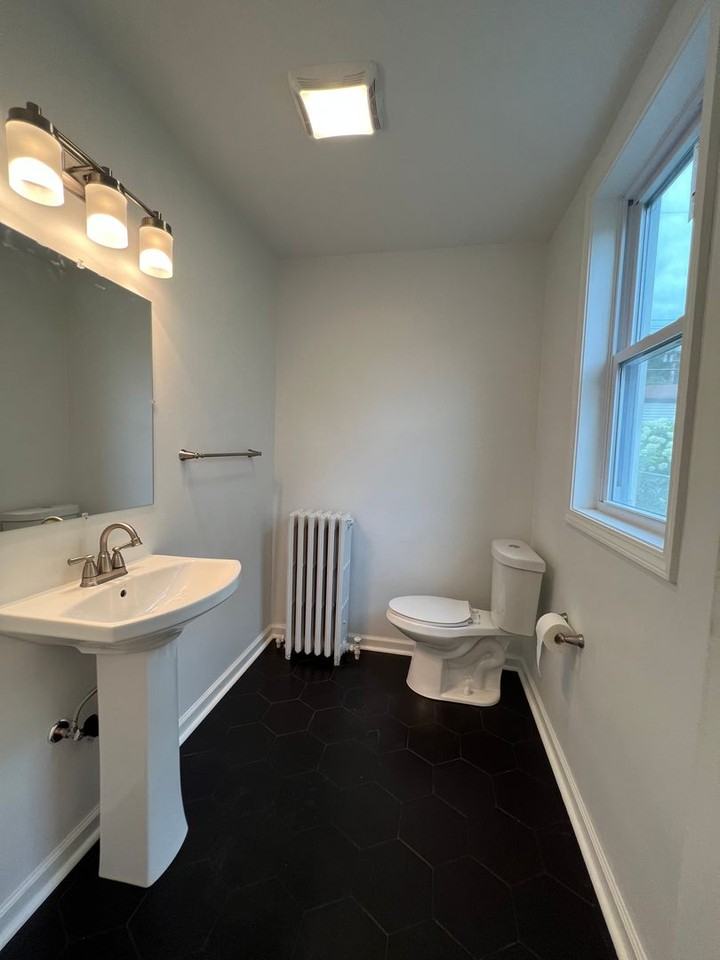 1743 Jancey St - Photo 3 of 16