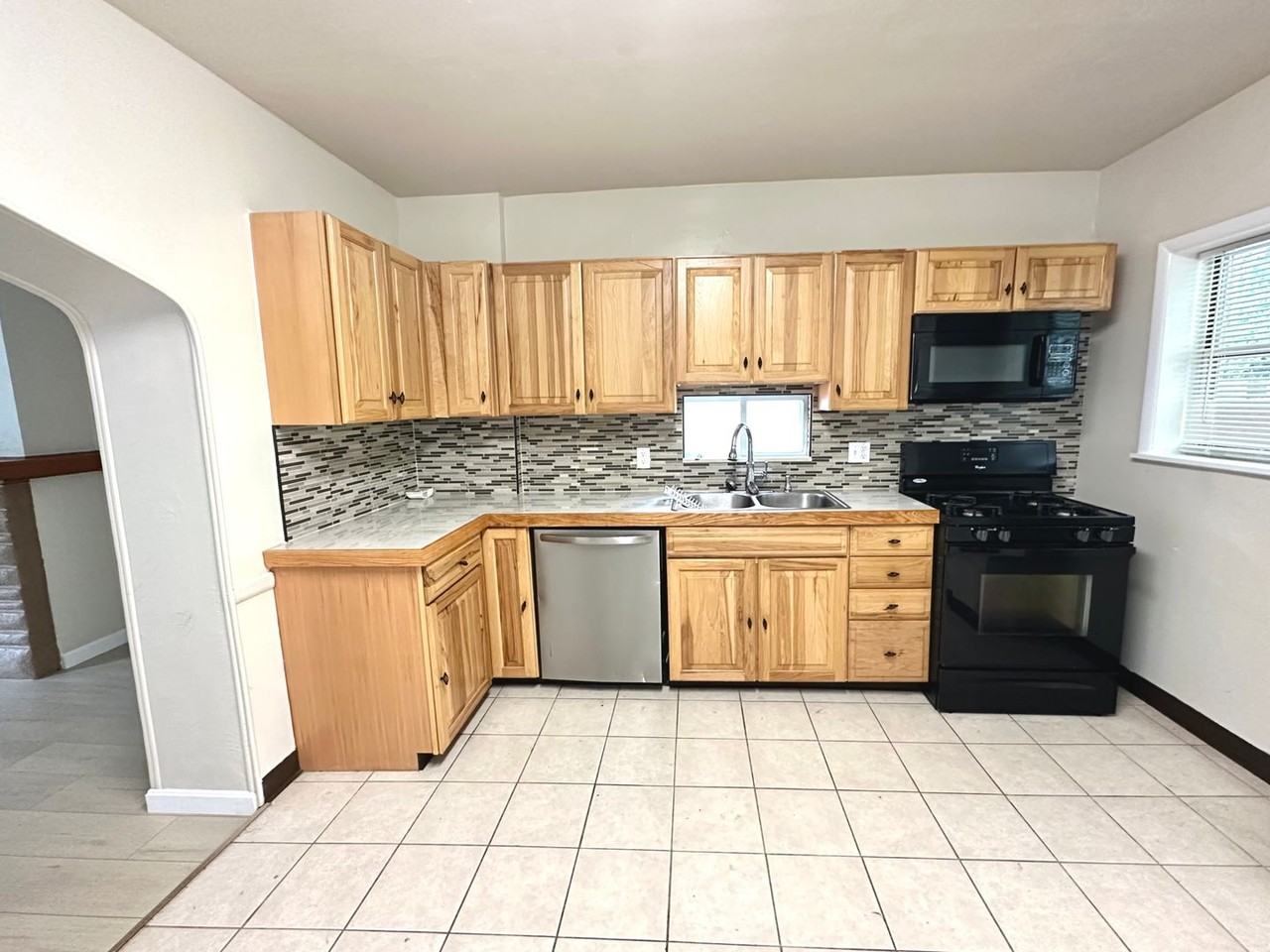 1519 Rutherford Ave - Photo 4 of 14