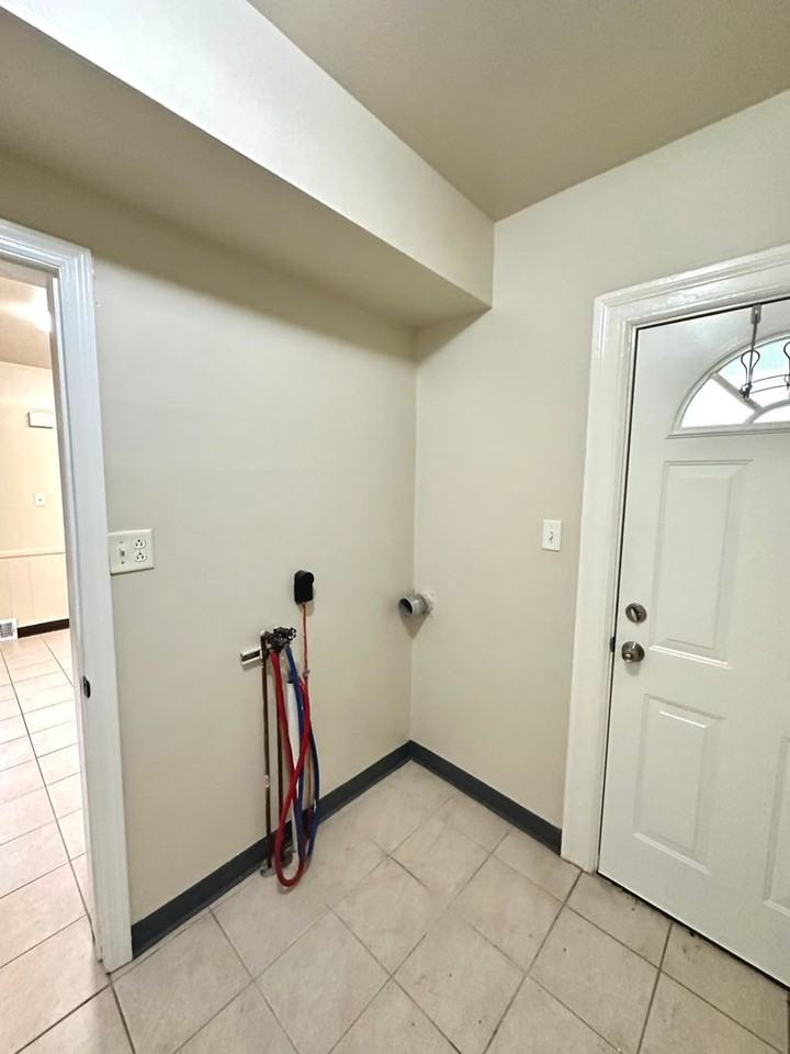 1519 Rutherford Ave - Photo 7 of 14