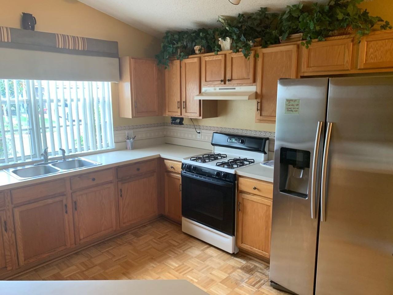 516 Prince Charles Dr - Photo 3 of 14
